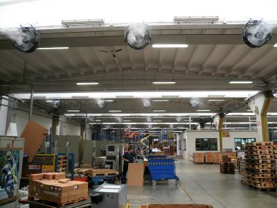 Sanificazione e raffrescamento industria con ventilatori nebulizzatori