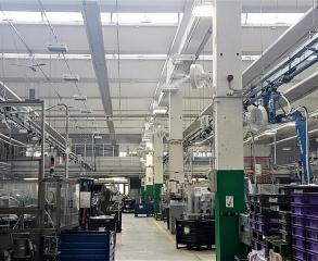 Raffrescatore industriale tramite venitlatore nebulizzatore